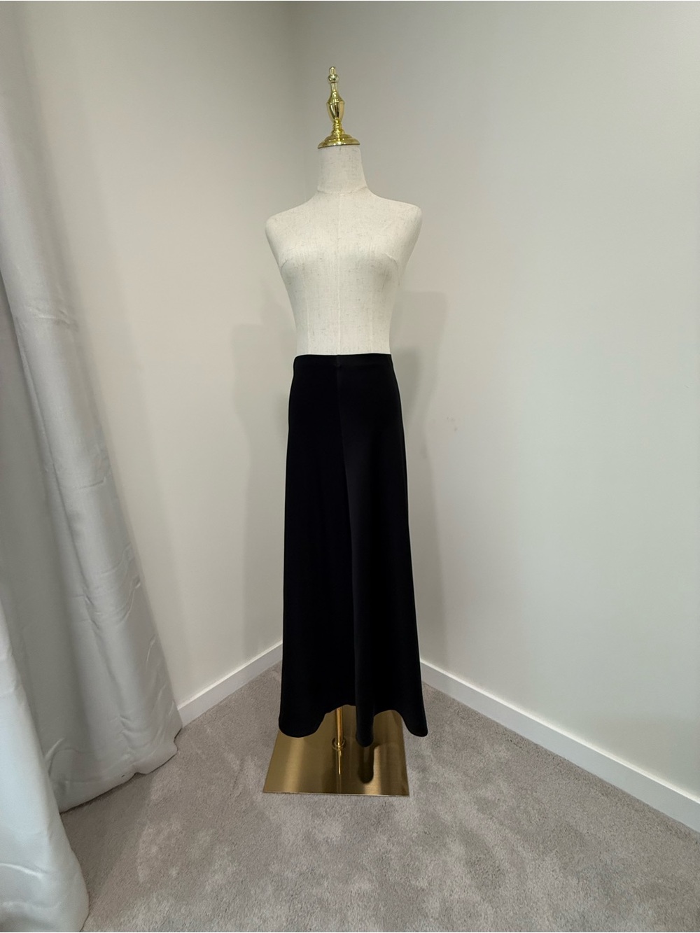 Banana Republic Black 100% silk Maxi Skirt